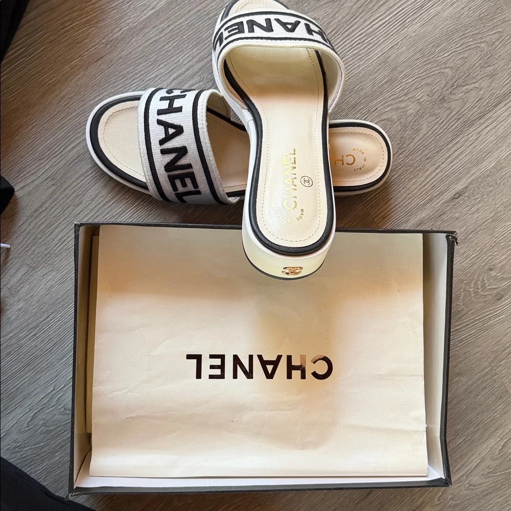 CHANEL Cream and Black Logo Slide Sandals - Picture 3 of 8
